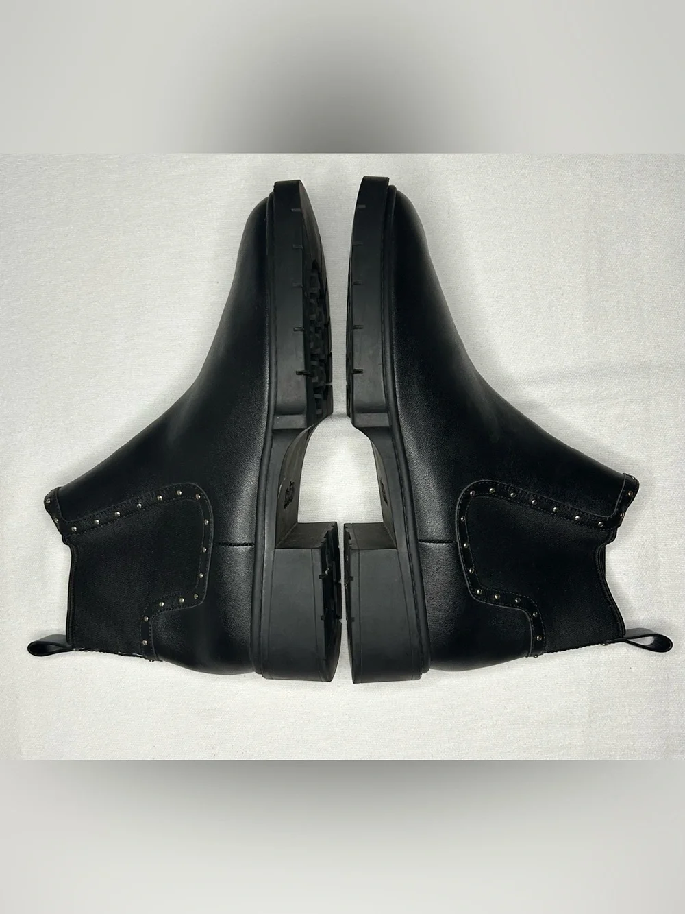 Coach Boots Womens 8 Black Leather Chelsea Studded Ankle Bootie Lory 38.5 Pull
